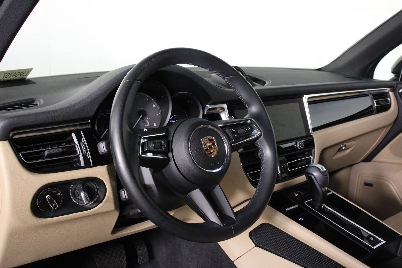 Certified 2023 Porsche Macan S image 4