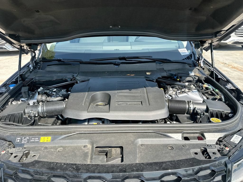 Certified 2025 Land Rover Discovery Dynamic SE AWD/4WD image 31