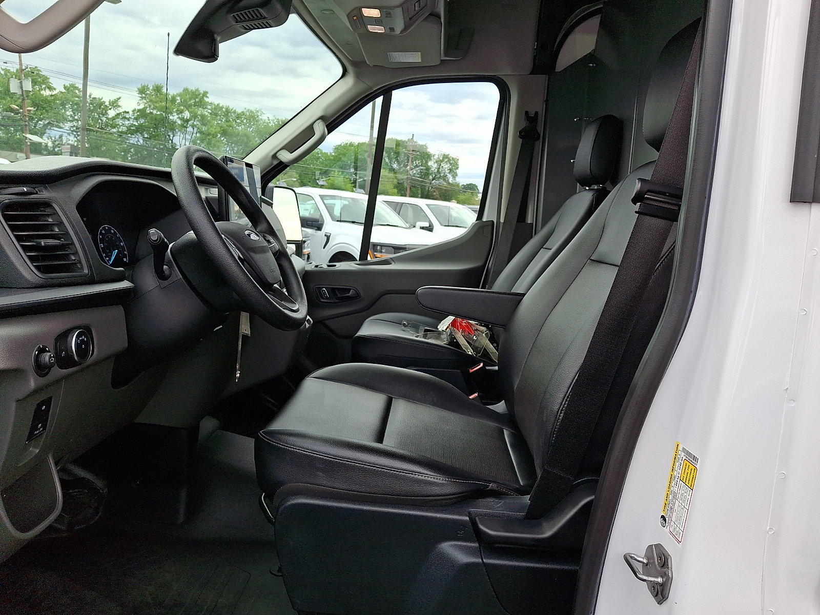 Used 2022 Ford E-Transit 148 High Roof Extended w/ Load Area Protection Package RWD image 14