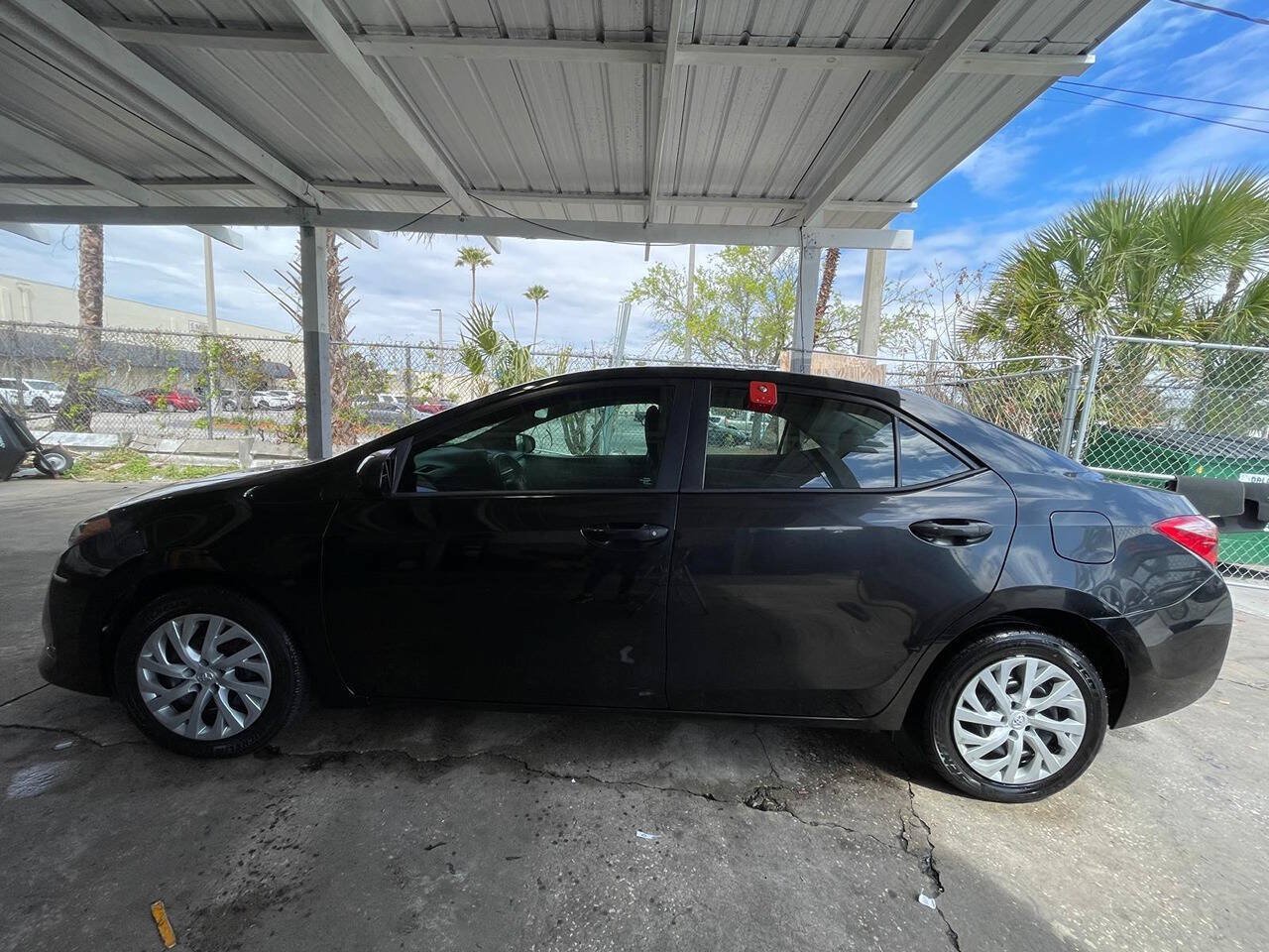 Used 2017 Toyota Corolla LE FWD image 3