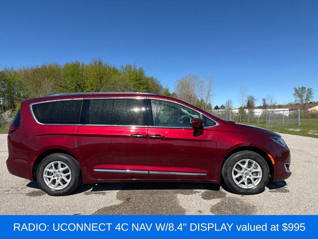 Used 2020 Chrysler Pacifica Touring-L FWD image 2