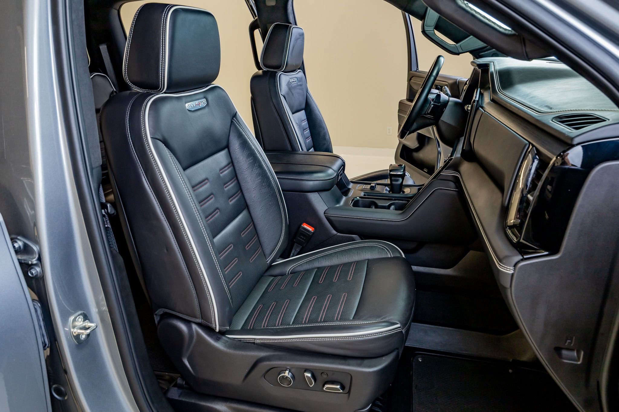 Used 2024 GMC Sierra 1500 AT4X image 30