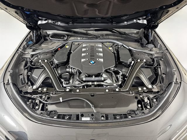 Used 2026 BMW 760i xDrive AWD/4WD image 32