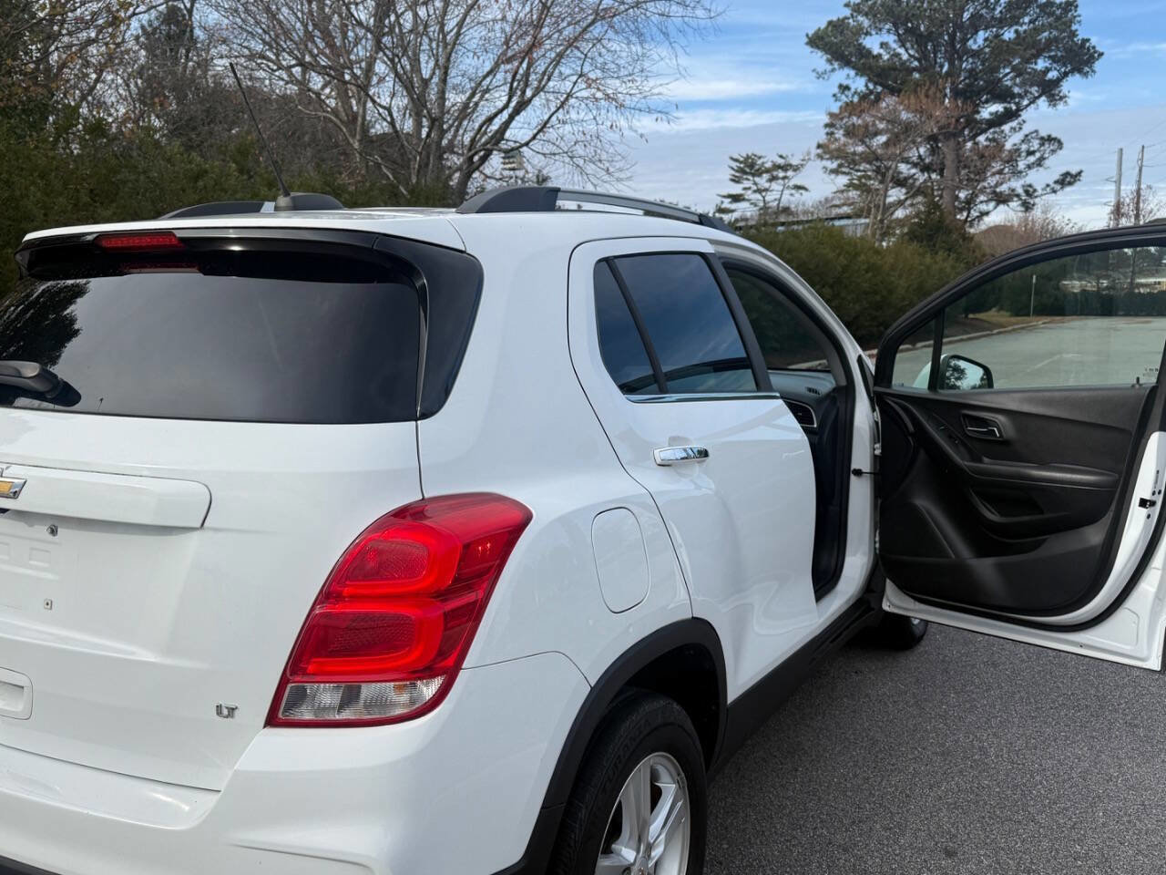 Used 2019 Chevrolet Trax LT w/ LT Convenience Package image 18