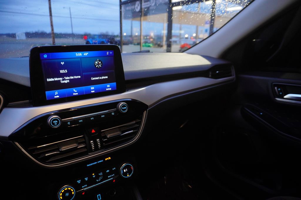 Used 2020 Ford Escape SE image 21