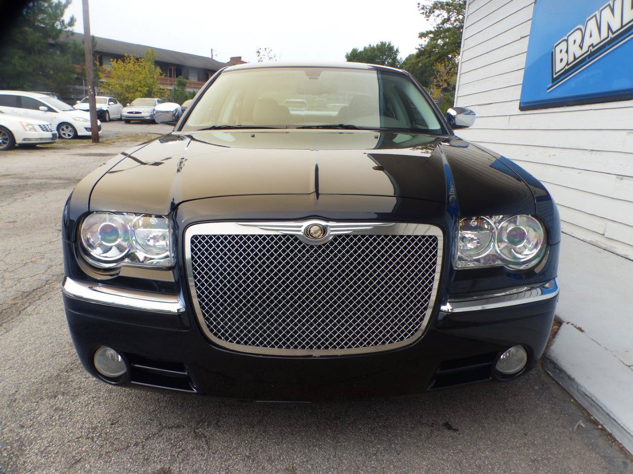 Used 2009 Chrysler 300 C w/ Protection Group II RWD image 3