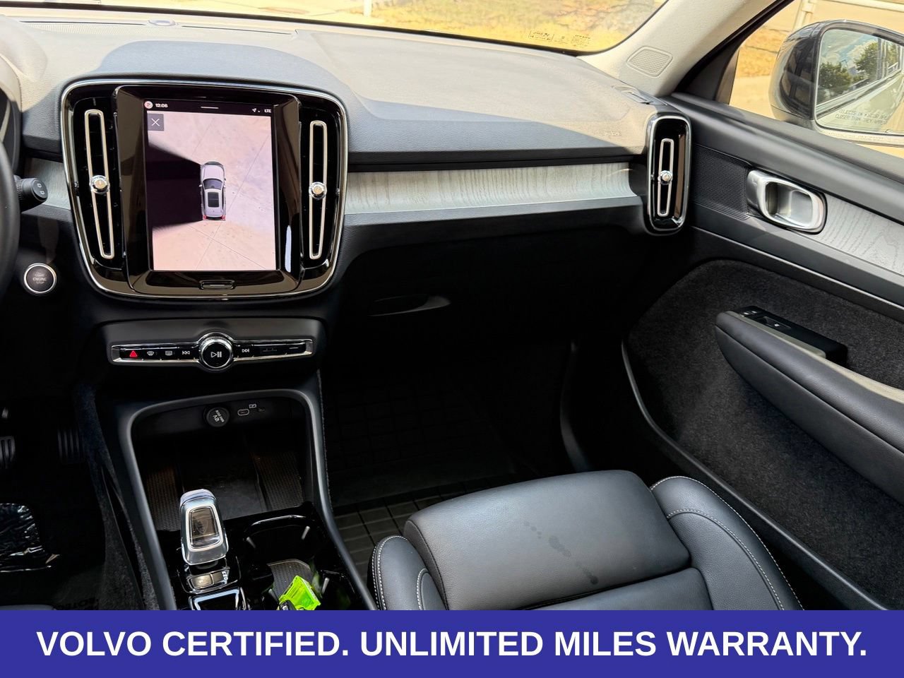 Certified 2026 Volvo XC40 B5 Plus AWD/4WD image 13