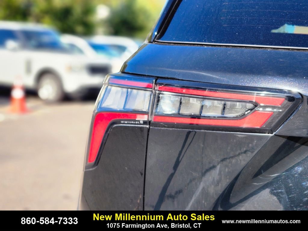 Used 2025 Chevrolet Equinox LT image 9