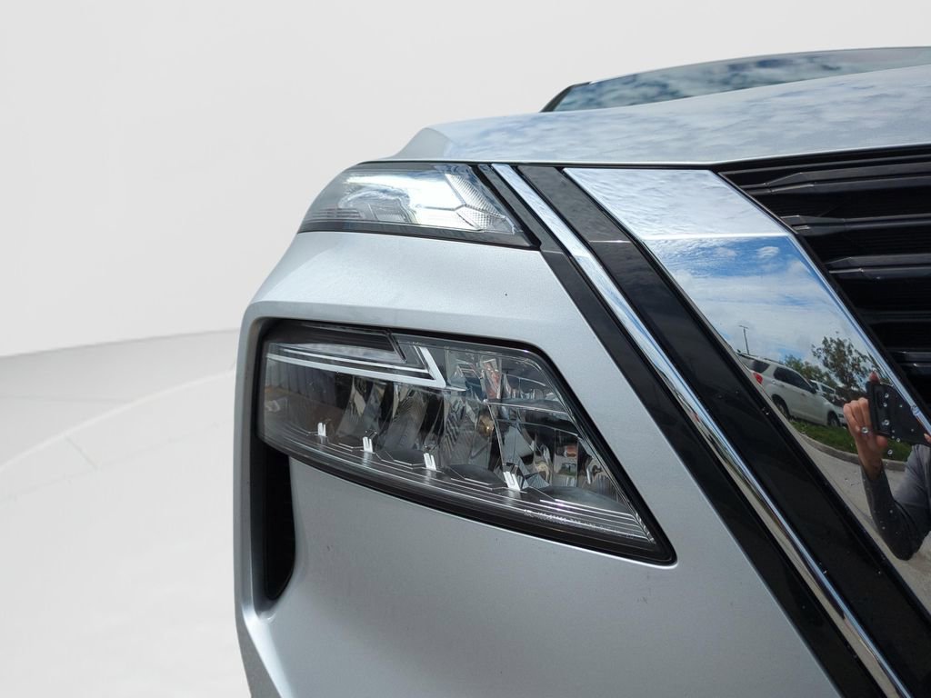 Certified 2023 Nissan Rogue SV image 17