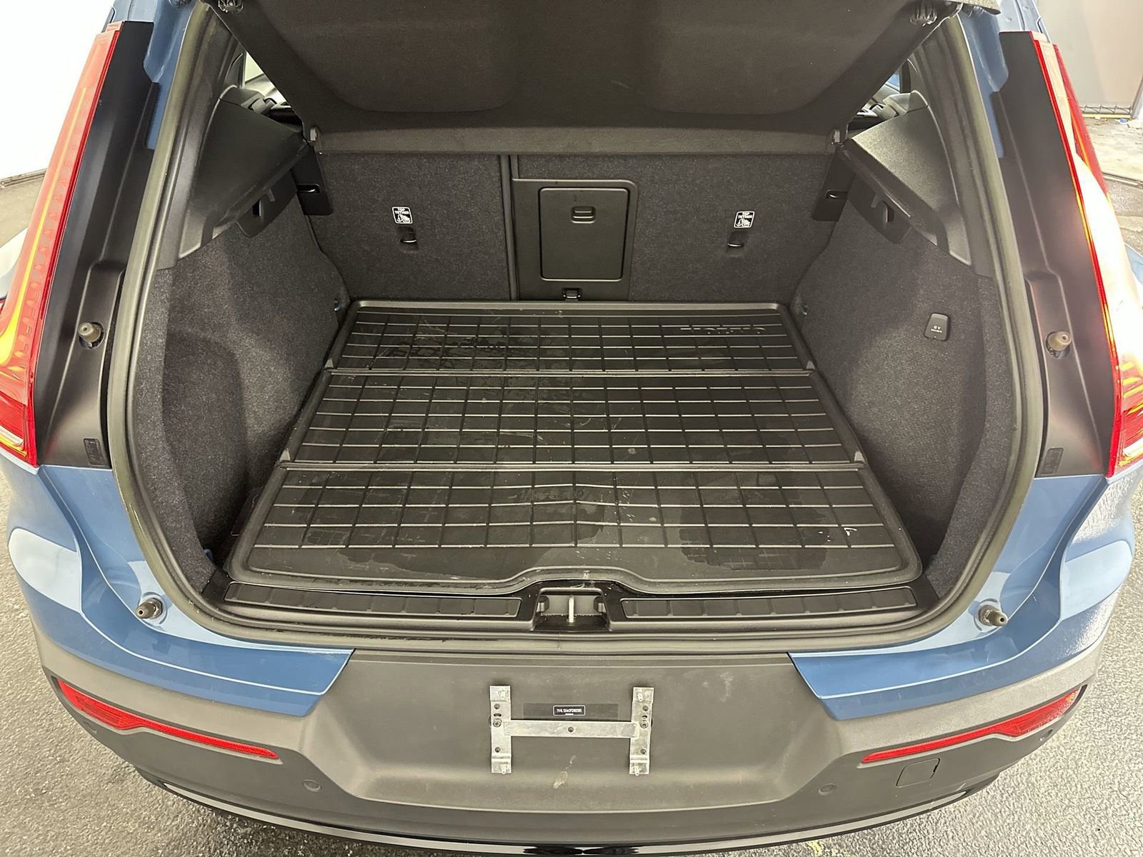 Used 2023 Volvo XC40 B5 Plus w/ Protection Package Premier image 25