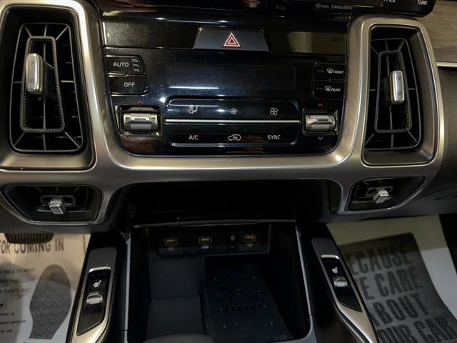 Used 2023 Kia Sorento S w/ Panoramic Sunroof Package image 3