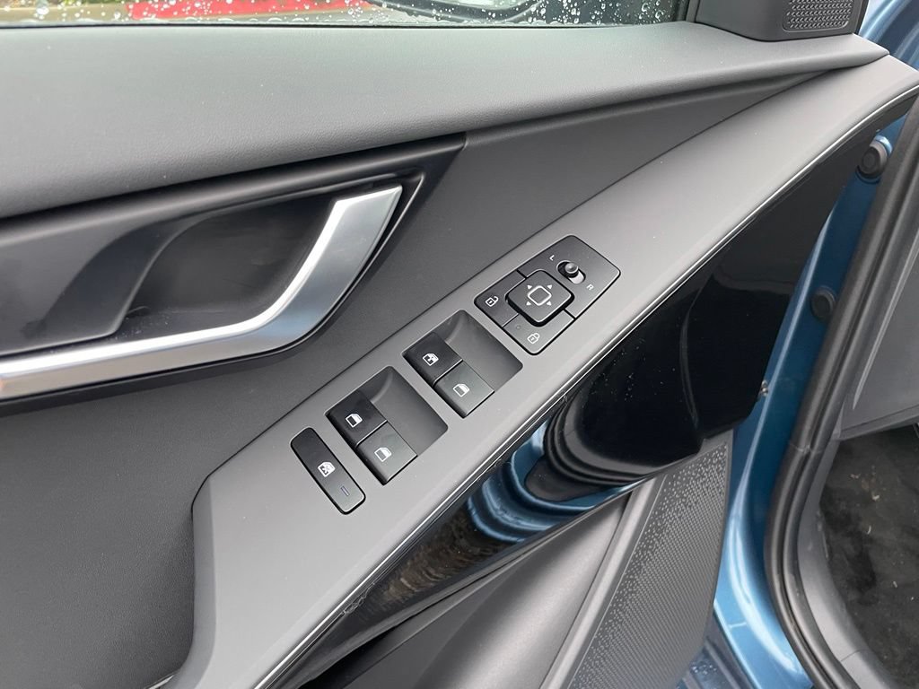 New 2026 Kia Niro EX FWD image 12