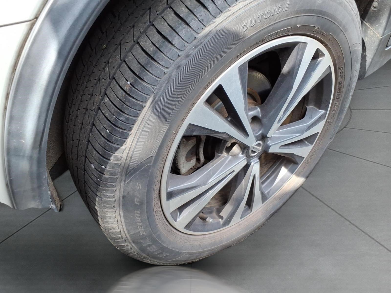 Used 2019 Nissan Rogue SV w/ Premium Package image 6