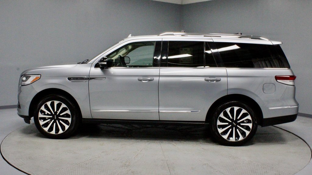Used 2023 Lincoln Navigator Reserve w/ Equipment Group 201A image 9