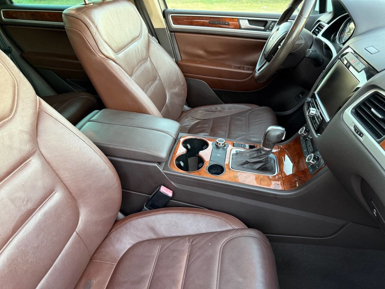 Used 2013 Volkswagen Touareg TDI image 35