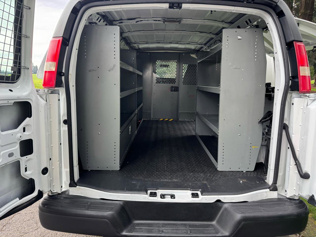 Used 2009 GMC Savana 3500 image 31