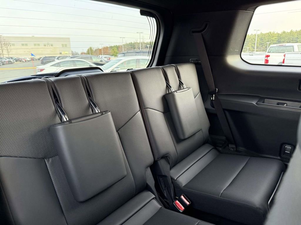 Used 2024 Lexus GX 550 w/ Accessory Package (Z1) image 17