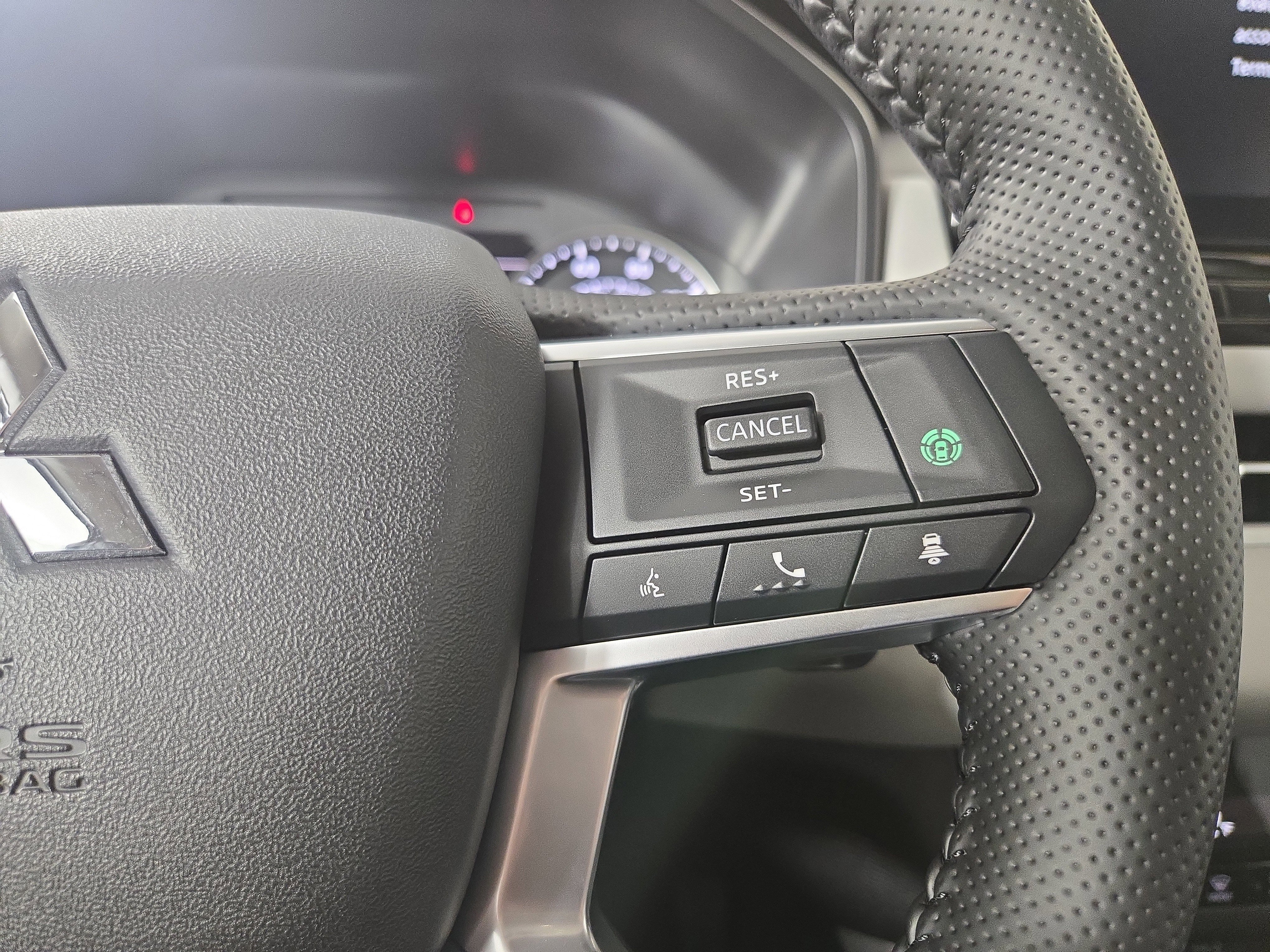 New 2025 Mitsubishi Outlander SE image 16