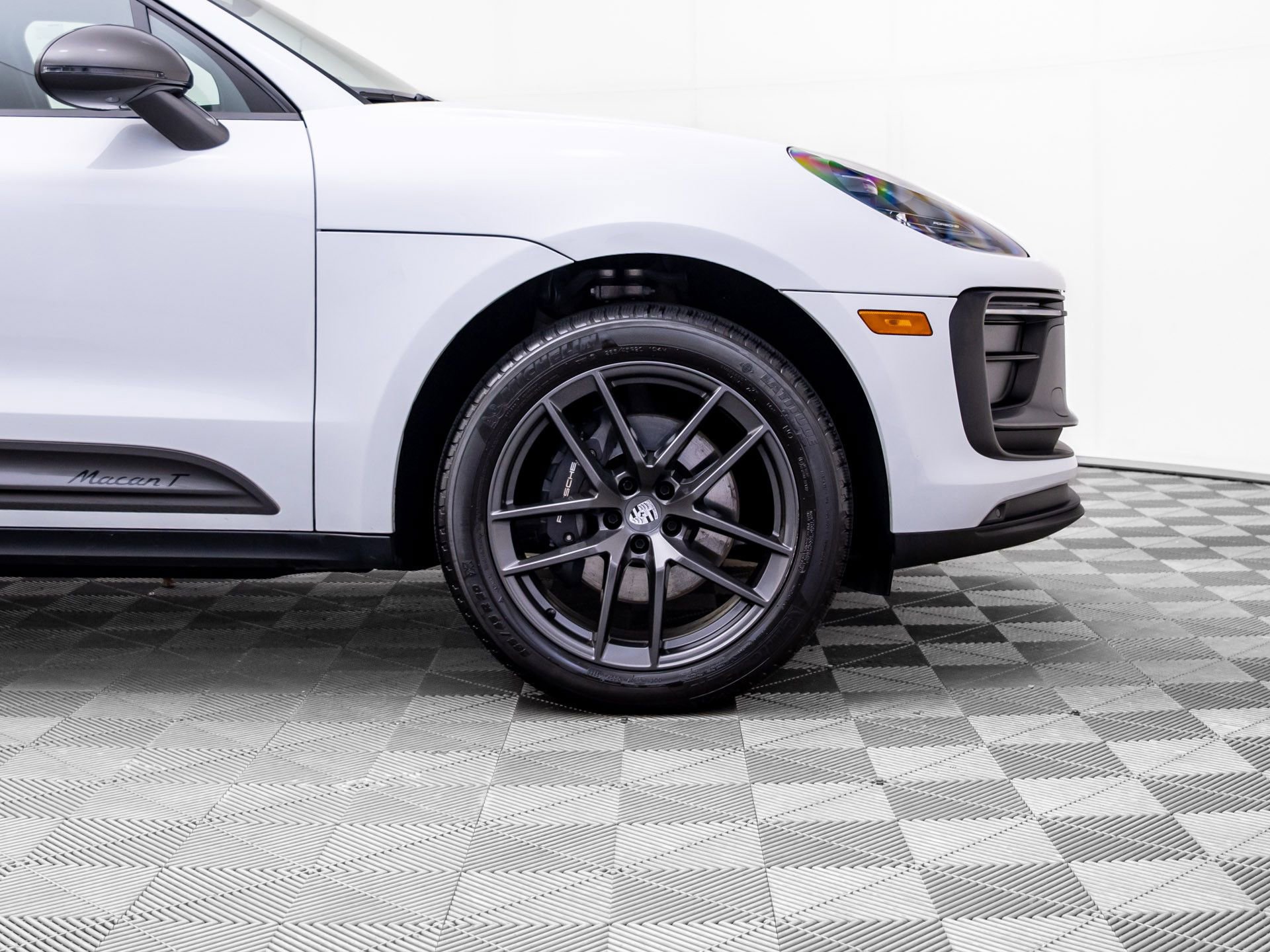 Certified 2023 Porsche Macan Turbo image 31
