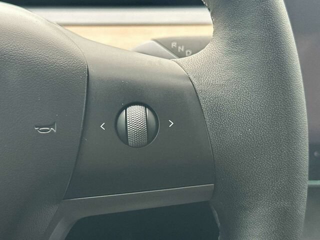 Used 2025 Tesla Model Y Long Range RWD image 29