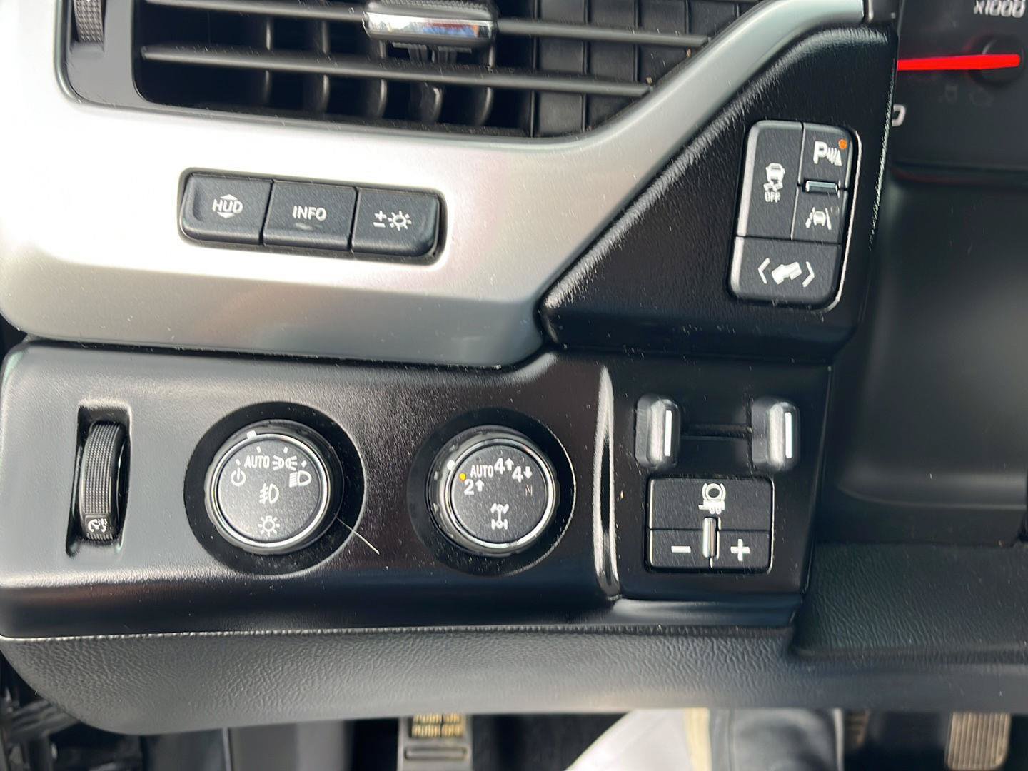 Used 2019 Chevrolet Tahoe Premier AWD/4WD image 13