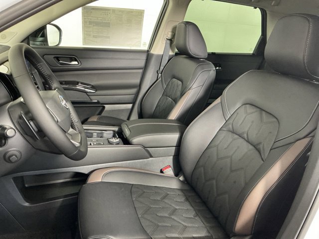 New 2026 Nissan Pathfinder Platinum AWD/4WD image 17
