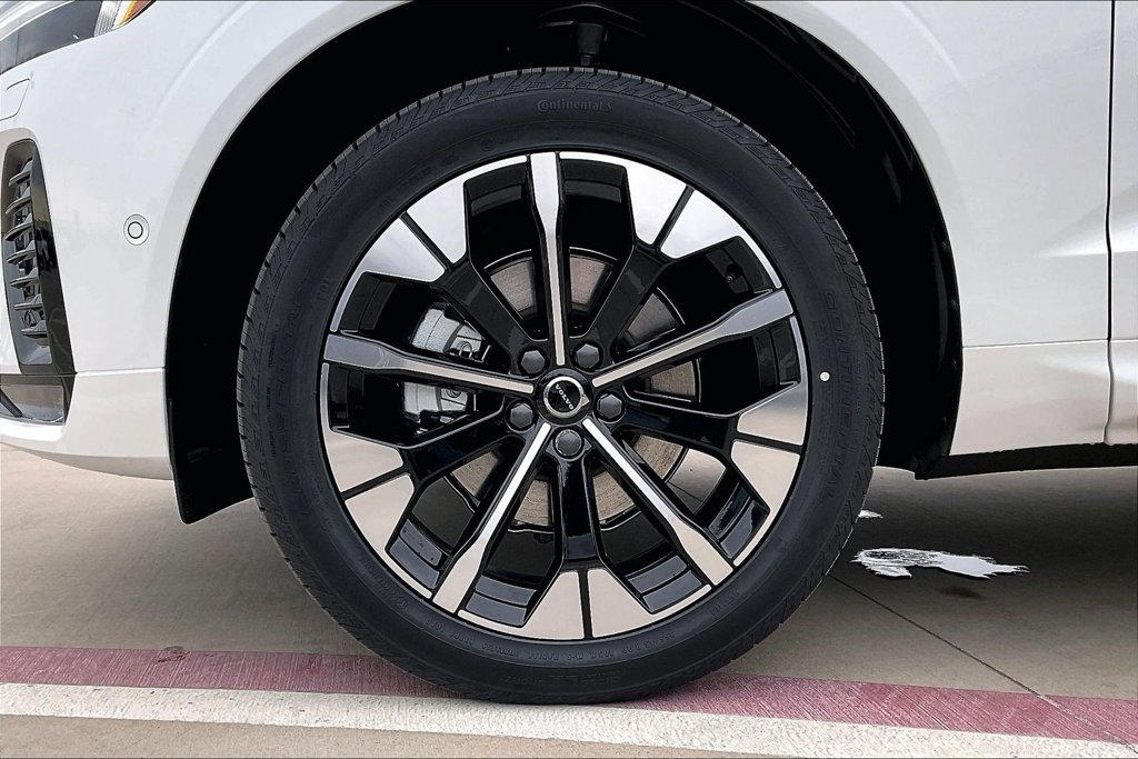 New 2026 Volvo XC60 B5 Plus w/ Protection Package Premier AWD/4WD image 37