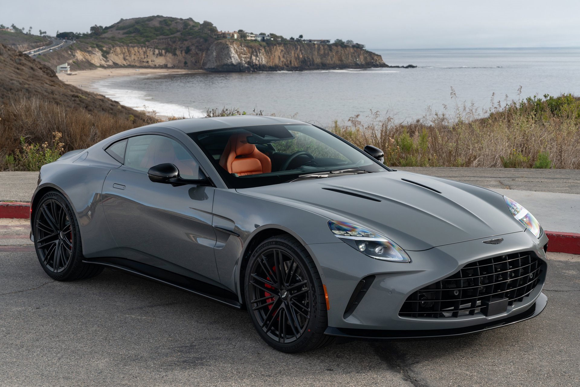 Used 2025 Aston Martin V8 Vantage Coupe image 1