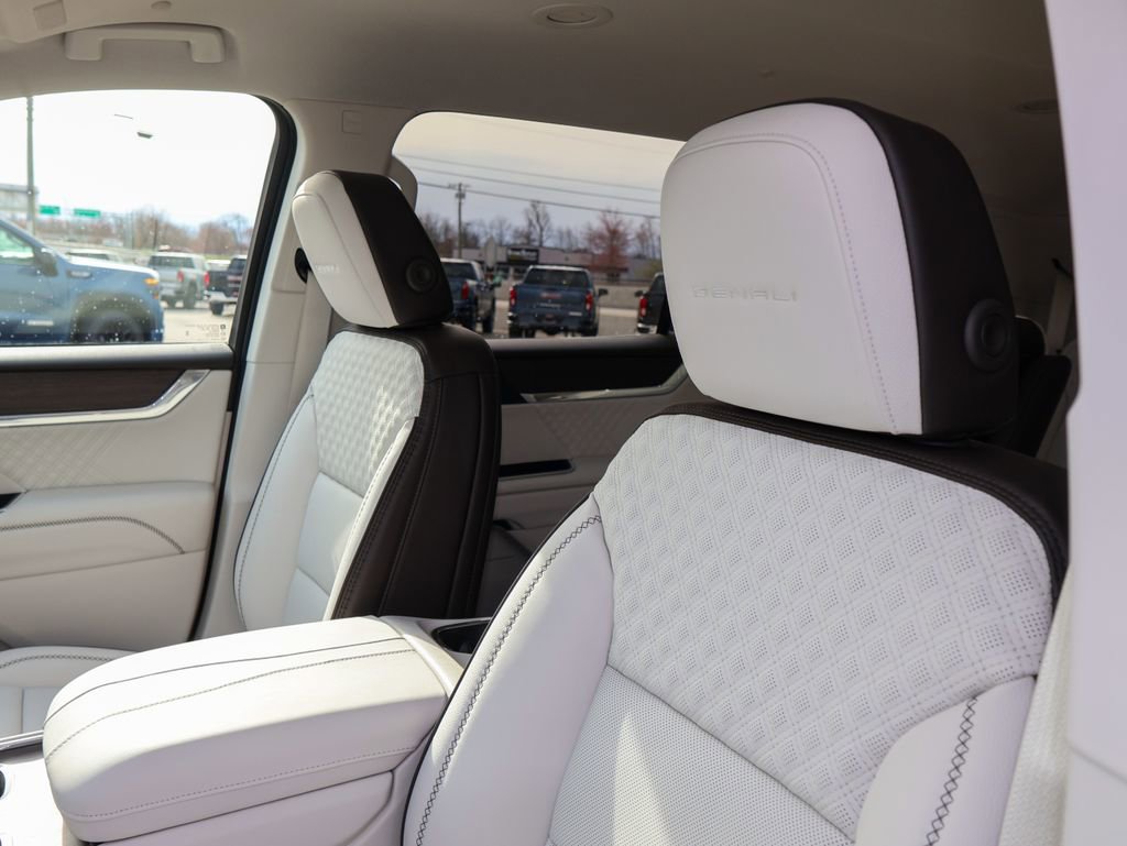 New 2026 GMC Acadia Denali w/ Super Cruise Package image 9