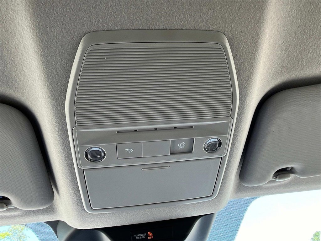 New 2025 Nissan Kicks SR image 29