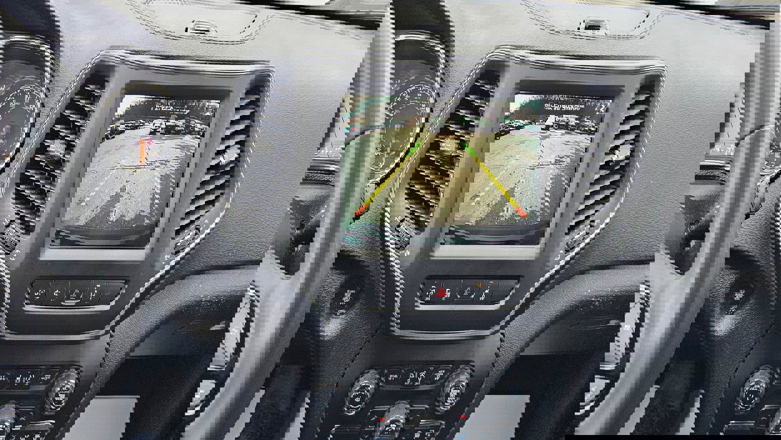 Used 2023 Jeep Cherokee Altitude Lux image 19