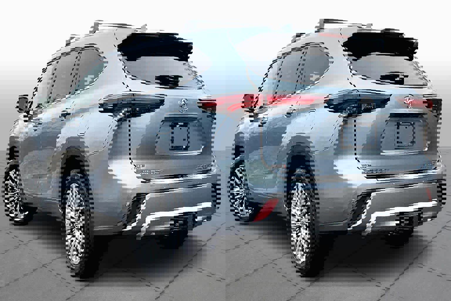 Used 2024 Toyota Highlander Platinum image 12