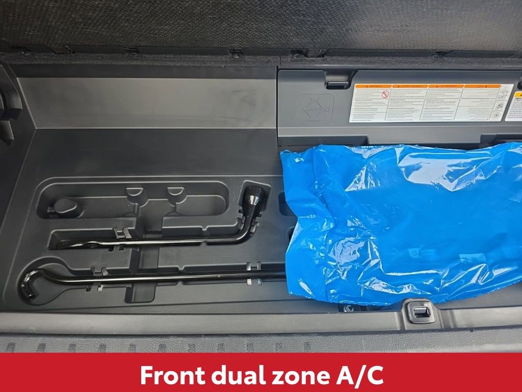 Used 2024 Toyota Highlander LE image 16