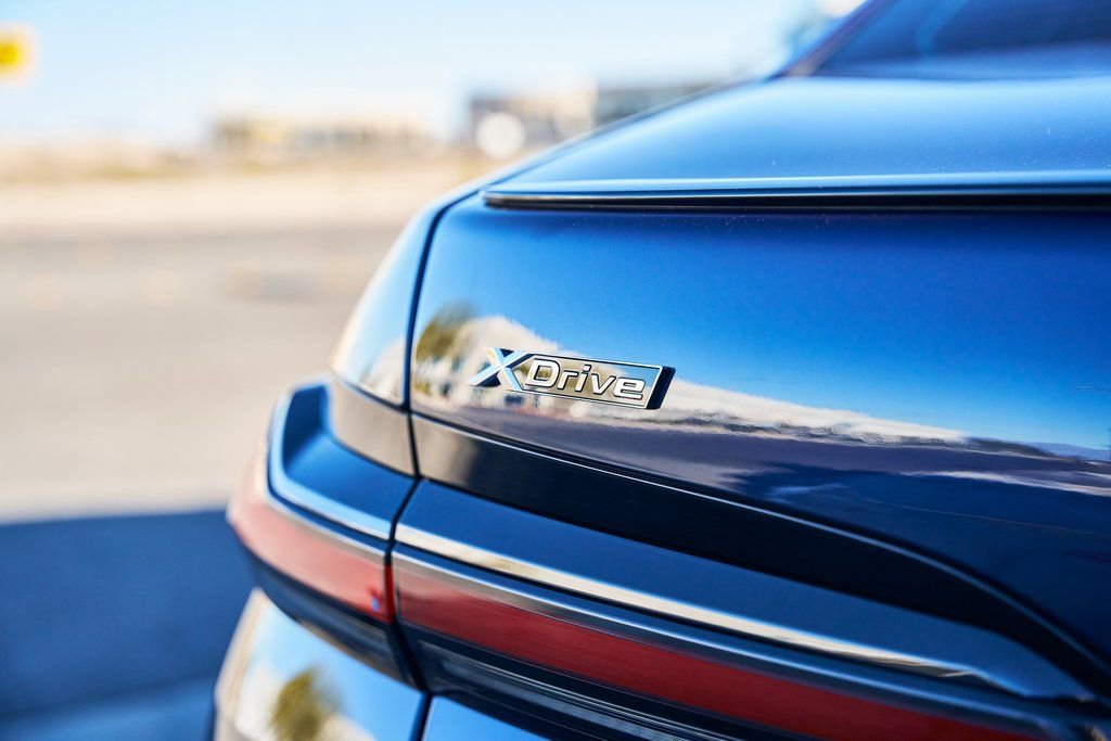 Used 2025 BMW 760i xDrive w/ Executive Package image 11