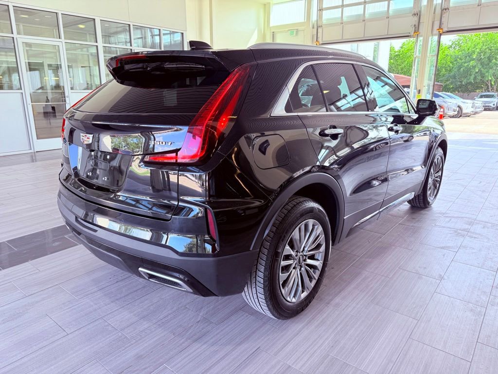 Used 2025 Cadillac XT4 Premium Luxury FWD image 5