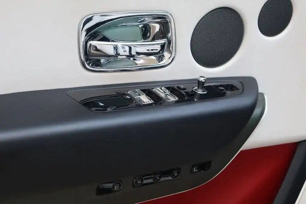 Certified 2019 Rolls-Royce Cullinan AWD/4WD image 18