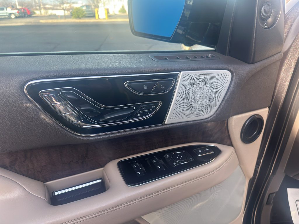 Used 2022 Lincoln Navigator L Reserve image 16