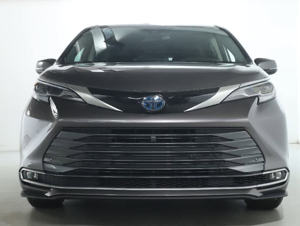 Certified 2022 Toyota Sienna Platinum AWD/4WD image 5