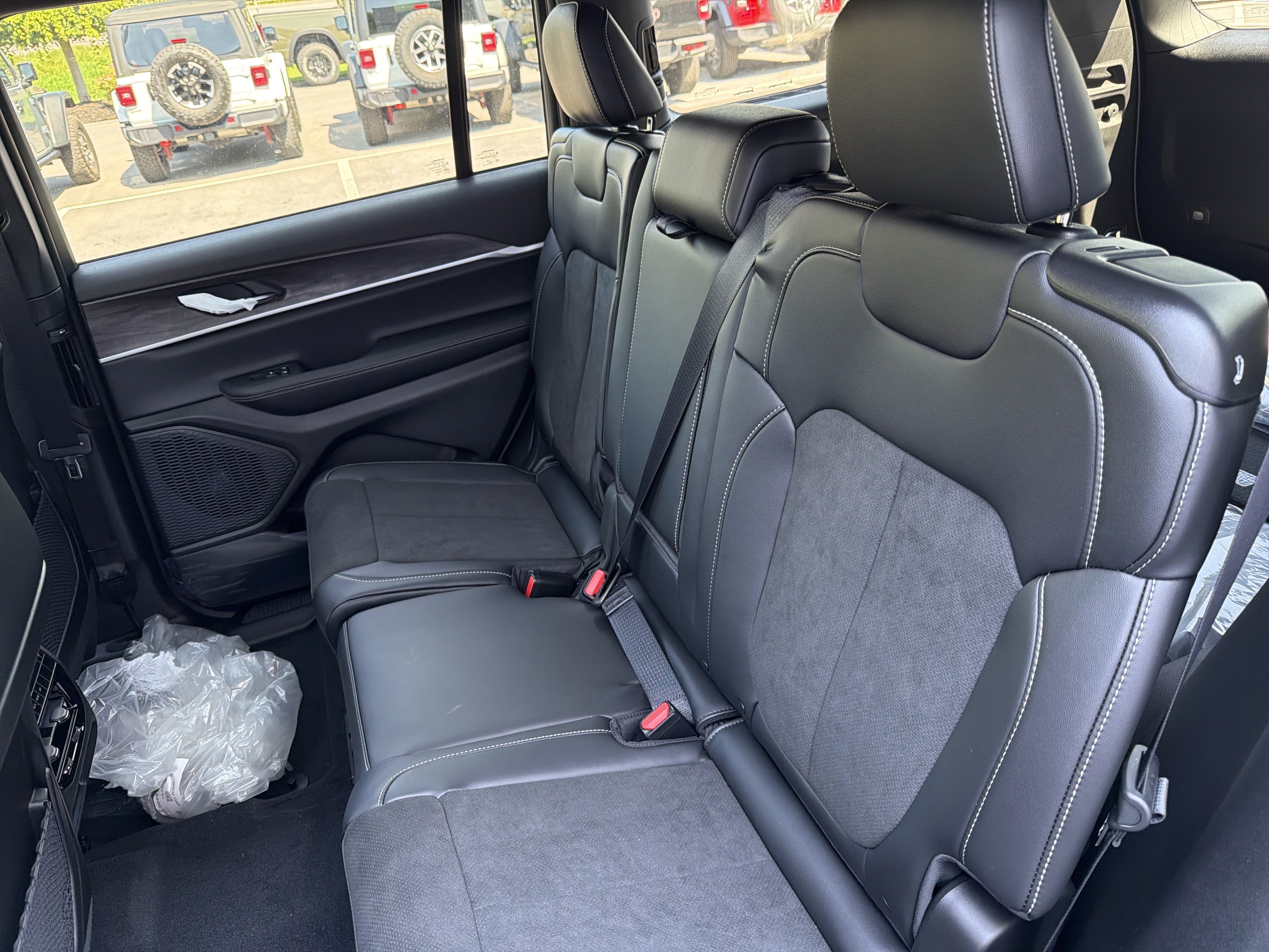 New 2026 Jeep Grand Cherokee L 4WD image 13