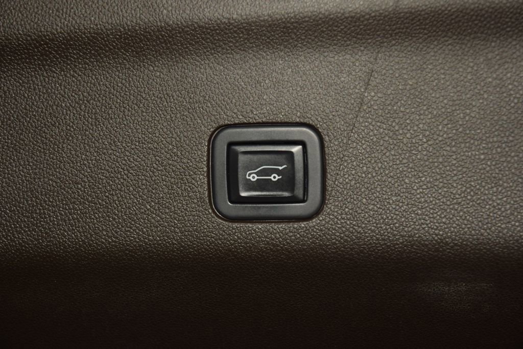 Used 2022 Chevrolet Tahoe LT w/ Luxury Package AWD/4WD image 24