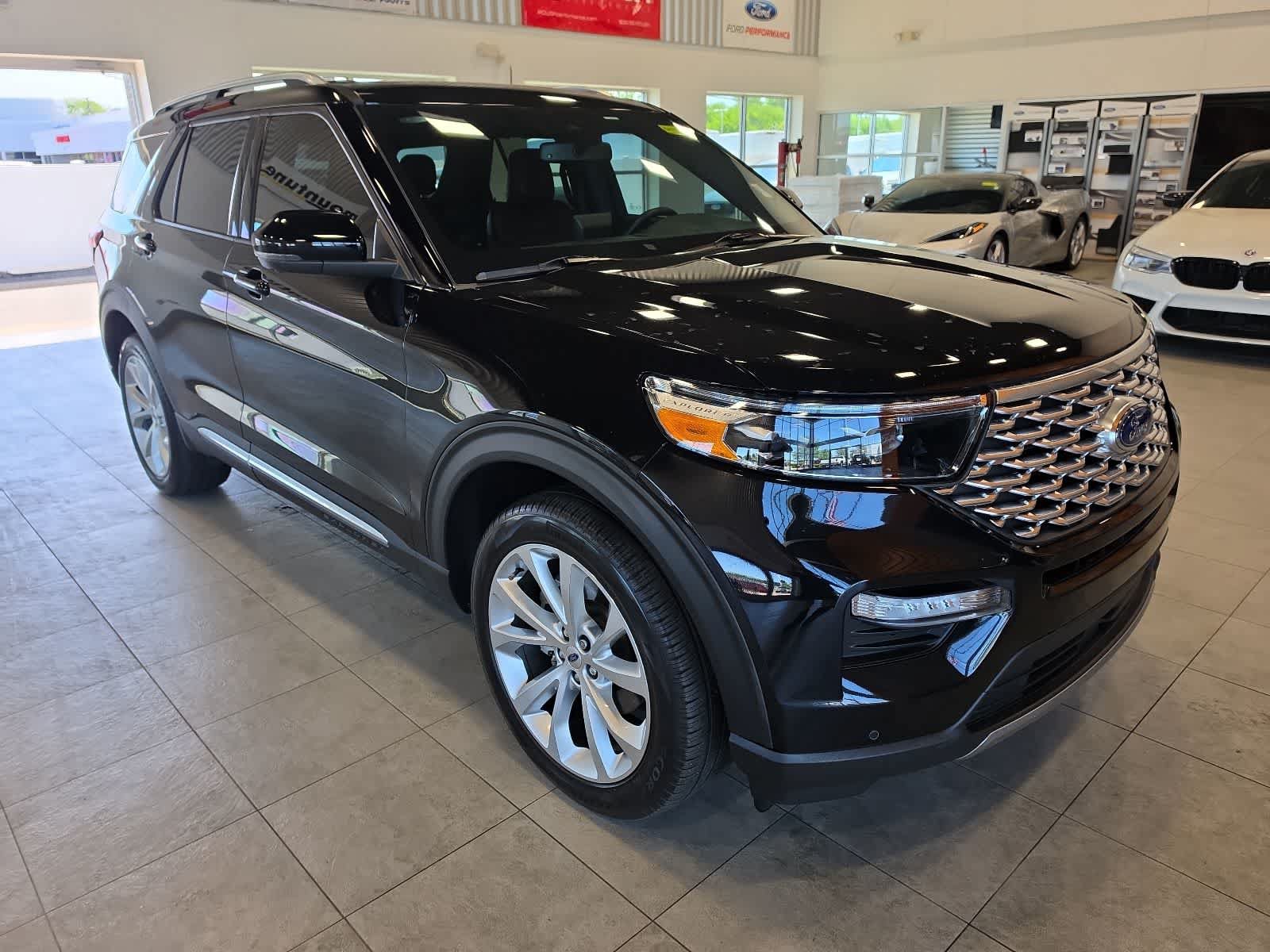 Used 2023 Ford Explorer Platinum w/ Technology Package AWD/4WD image 5