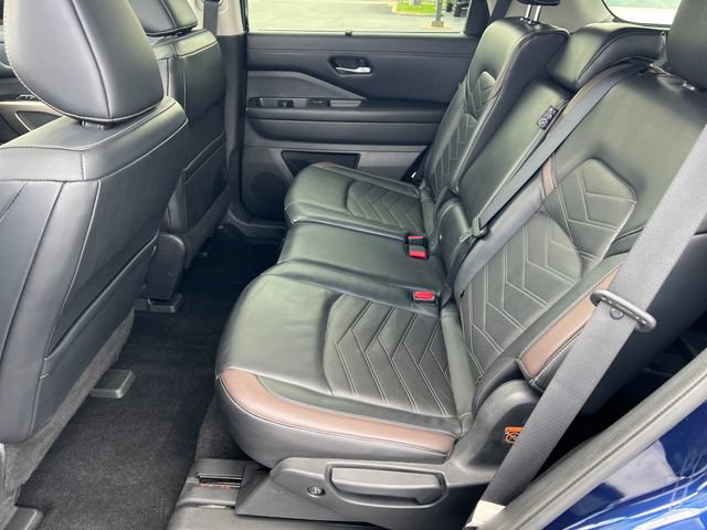 Used 2022 Nissan Pathfinder Platinum w/ Cargo Package AWD/4WD image 26