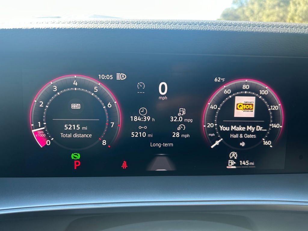 Certified 2025 Volkswagen Tiguan SE R-Line image 24