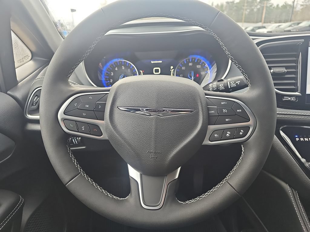 New 2026 Chrysler Pacifica Limited AWD/4WD image 16