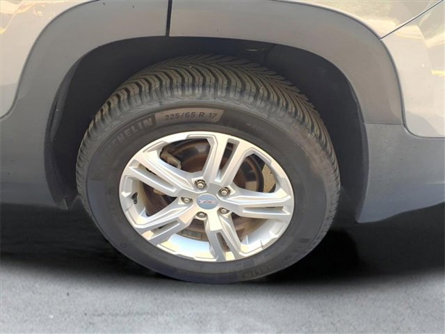 Used 2020 GMC Terrain SLE w/ Driver Convenience Package image 8