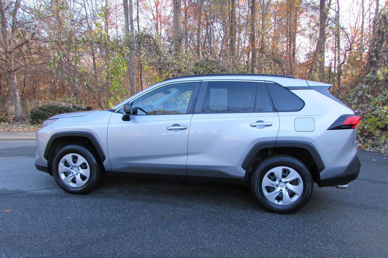 Used 2021 Toyota RAV4 LE image 3