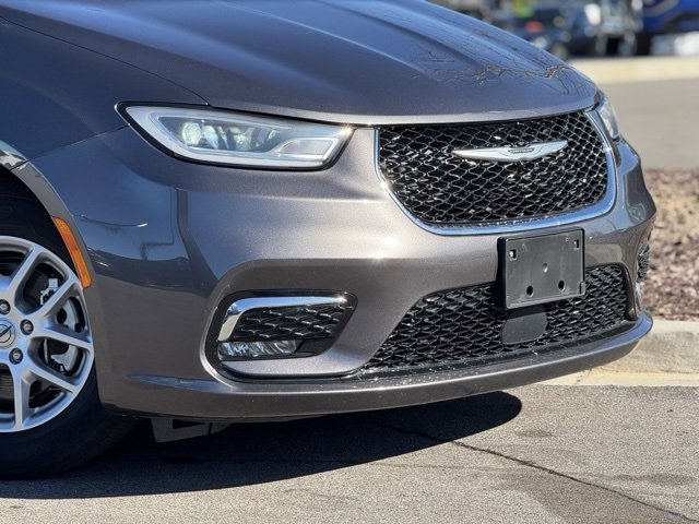 Used 2023 Chrysler Pacifica Touring-L image 3