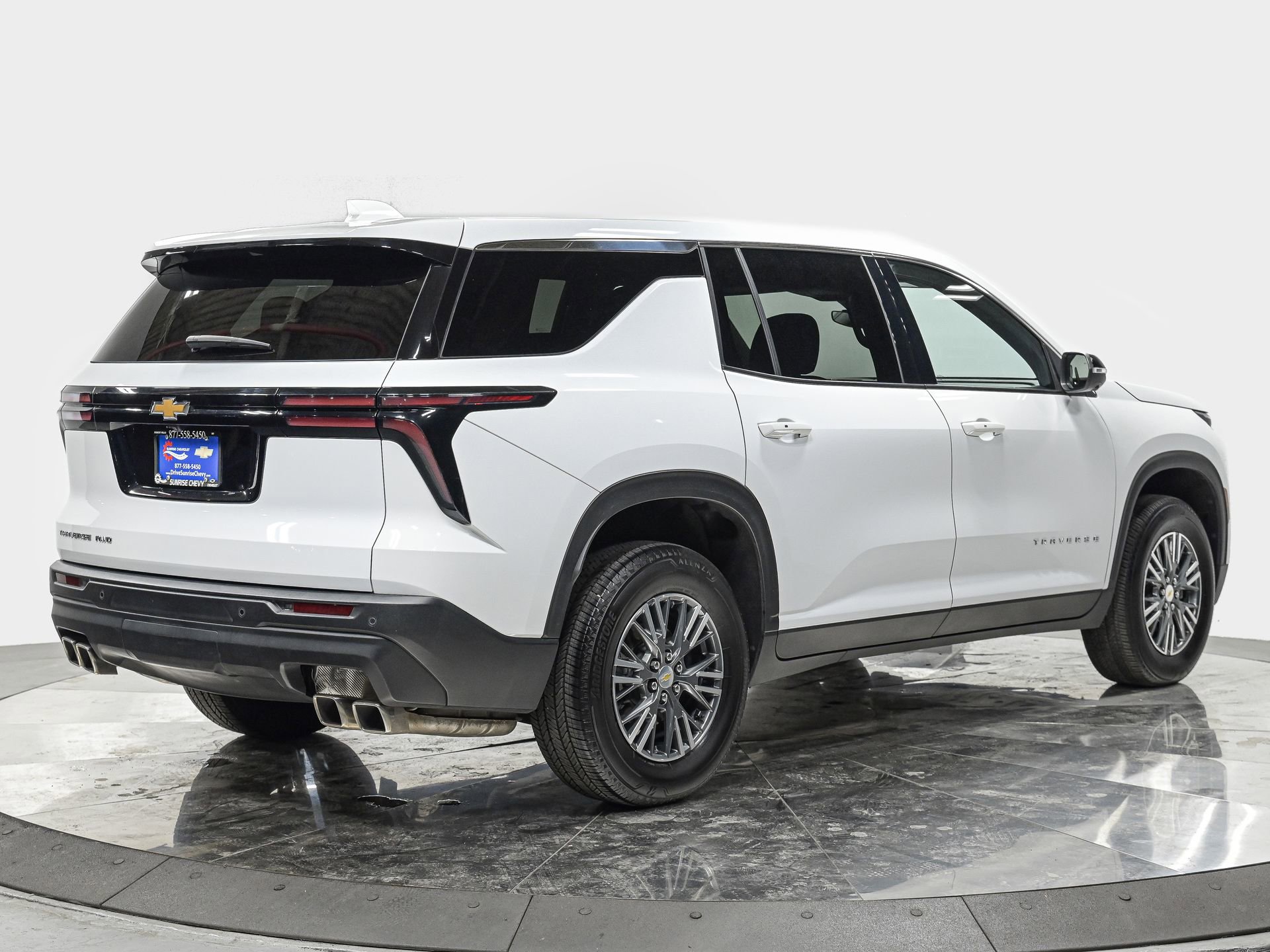 Used 2024 Chevrolet Traverse LS image 7