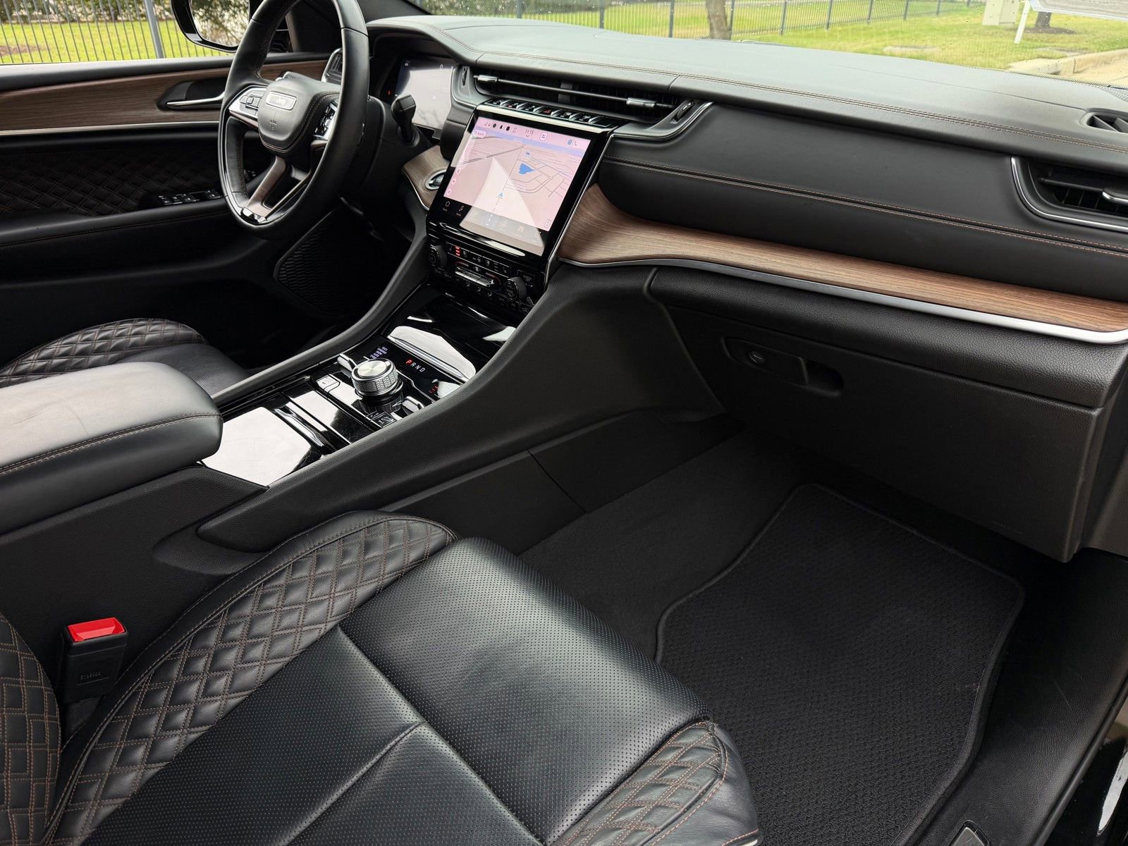 Used 2022 Jeep Grand Cherokee L Summit w/ Luxury Tech Group V image 20