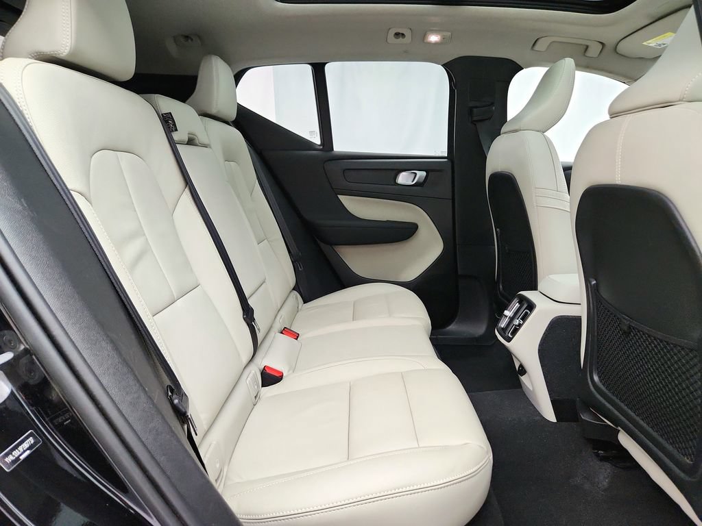 Used 2023 Volvo XC40 B5 Plus AWD/4WD image 34